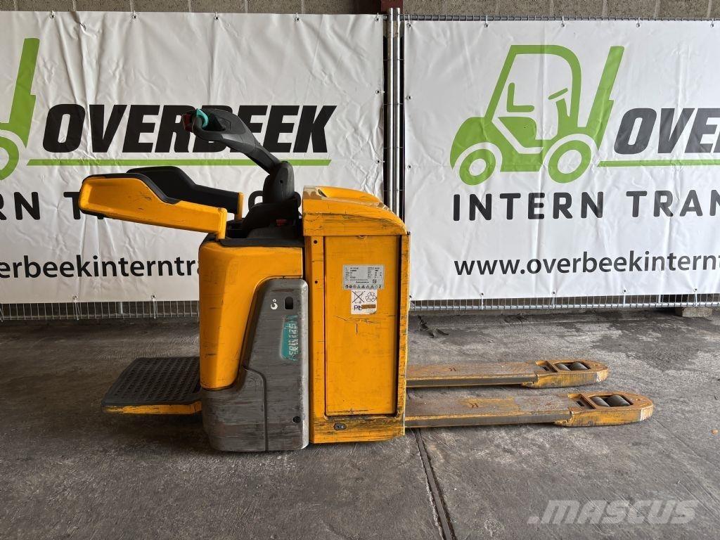 Jungheinrich ERE 225 Gerbeurs Automoteurs