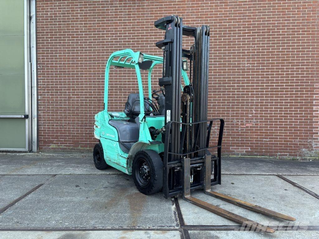 Mitsubishi FD25N Chariots diesel