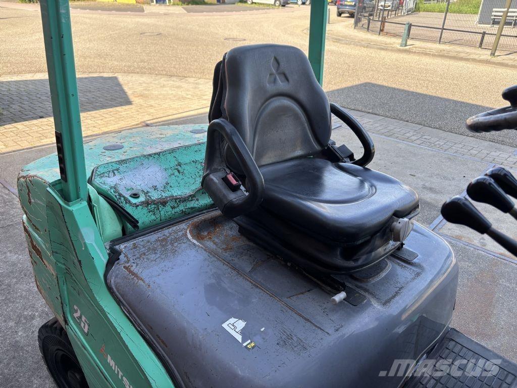 Mitsubishi FD25N Chariots diesel