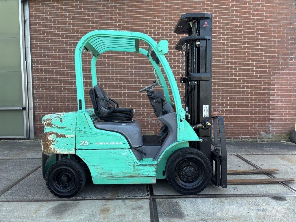 Mitsubishi FD25N Chariots diesel