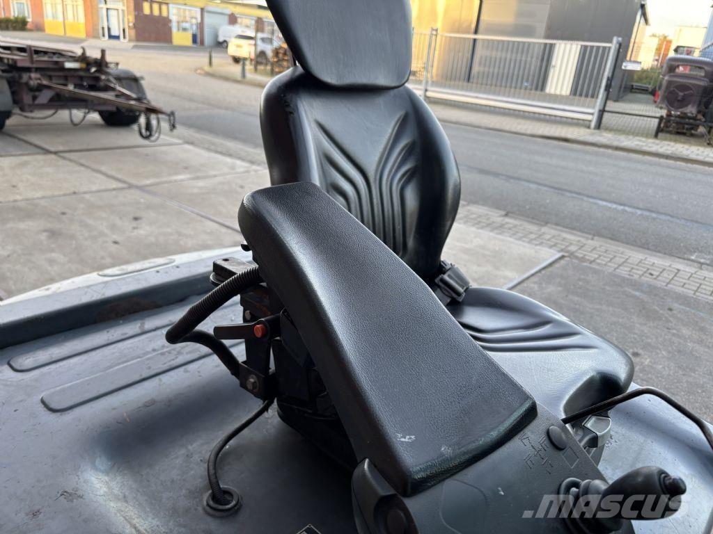 Toyota 8FBMT30 Chariots élévateurs électriques