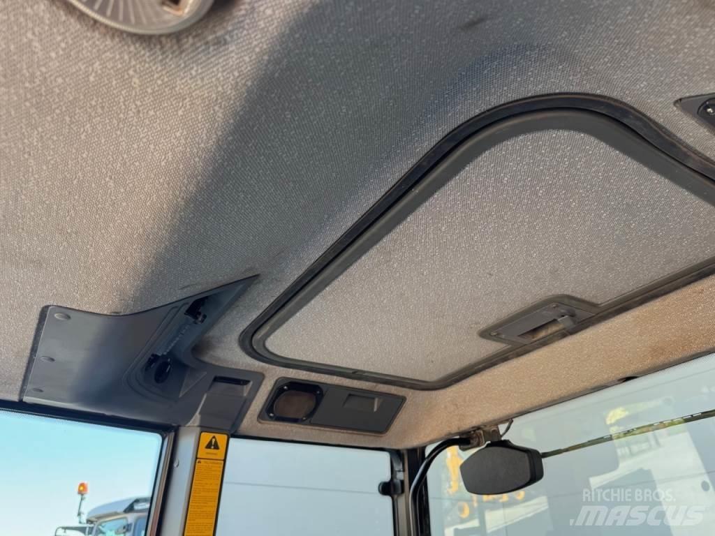 Ford 8240 SLE Tracteur