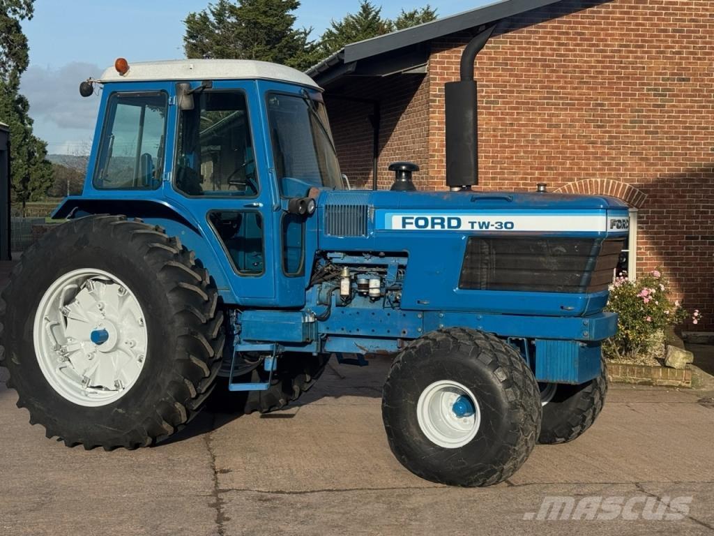 Ford TW30 Tracteur