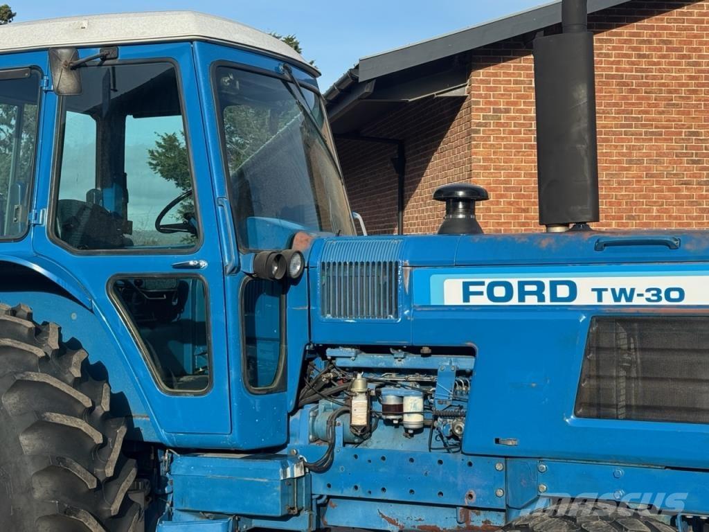 Ford TW30 Tracteur