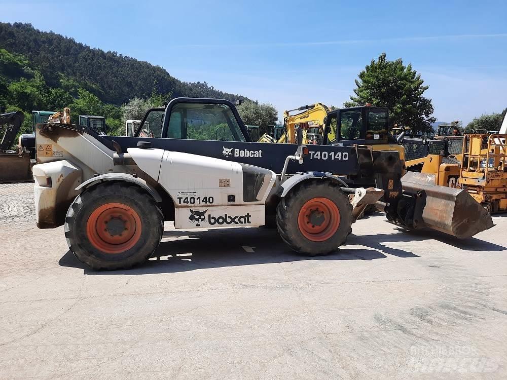 Bobcat T40-140 Chariot à mât rétractable