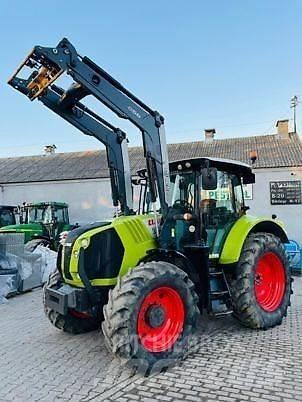 CLAAS ARION 520 Tracteur