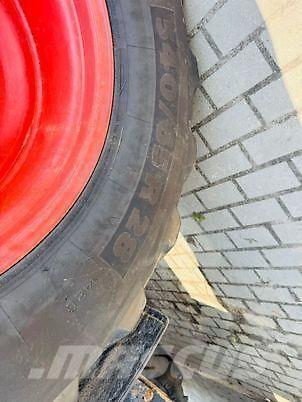 CLAAS ARION 640 Tracteur