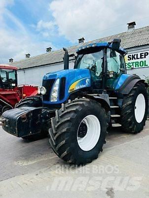 New Holland T8020 Tracteur