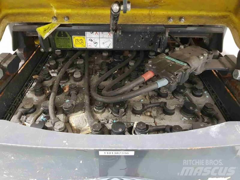 Aisle-Master 15E Chariot élévateur étroit