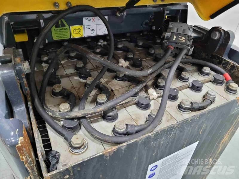 Aisle-Master 15SE Chariot élévateur étroit