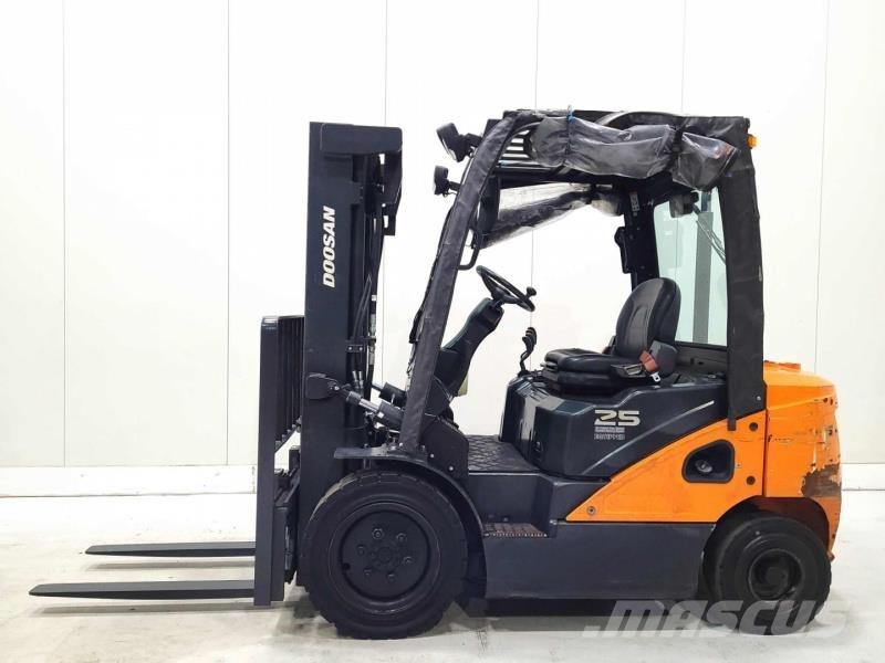 Doosan D25S-7 Chariots diesel