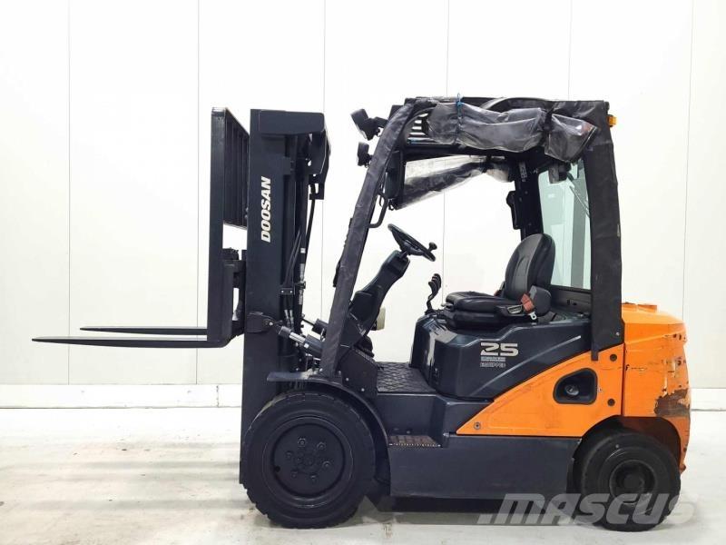 Doosan D25S-7 Chariots diesel