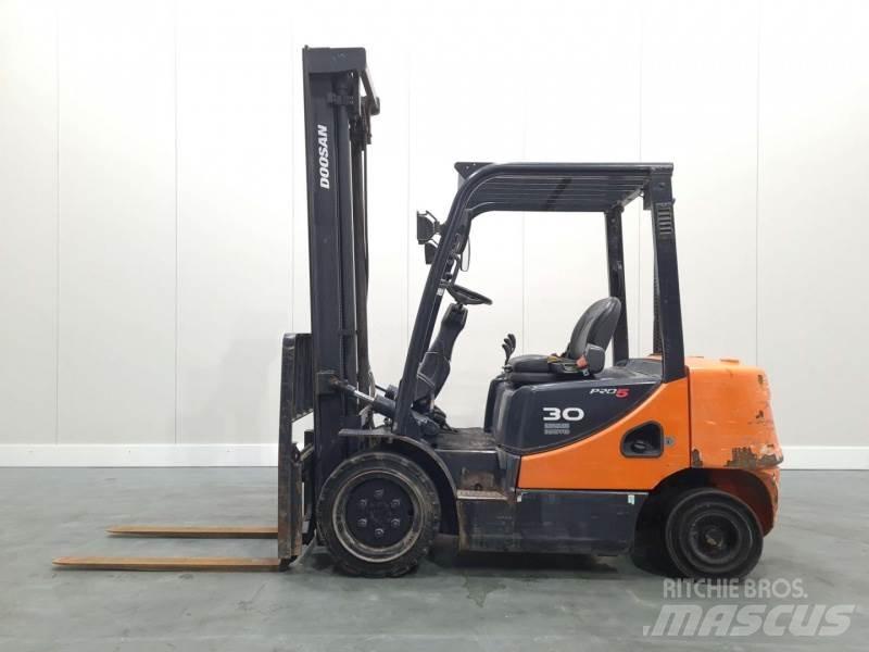 Doosan D30S-5 Chariots diesel