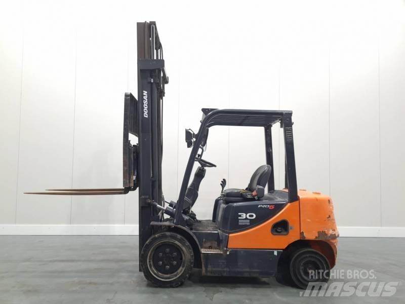 Doosan D30S-5 Chariots diesel