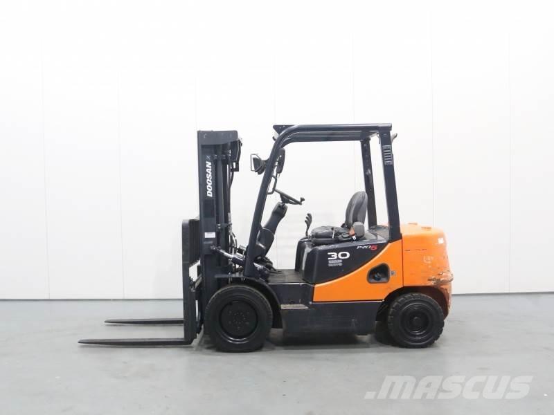 Doosan D30S-5 Chariots diesel