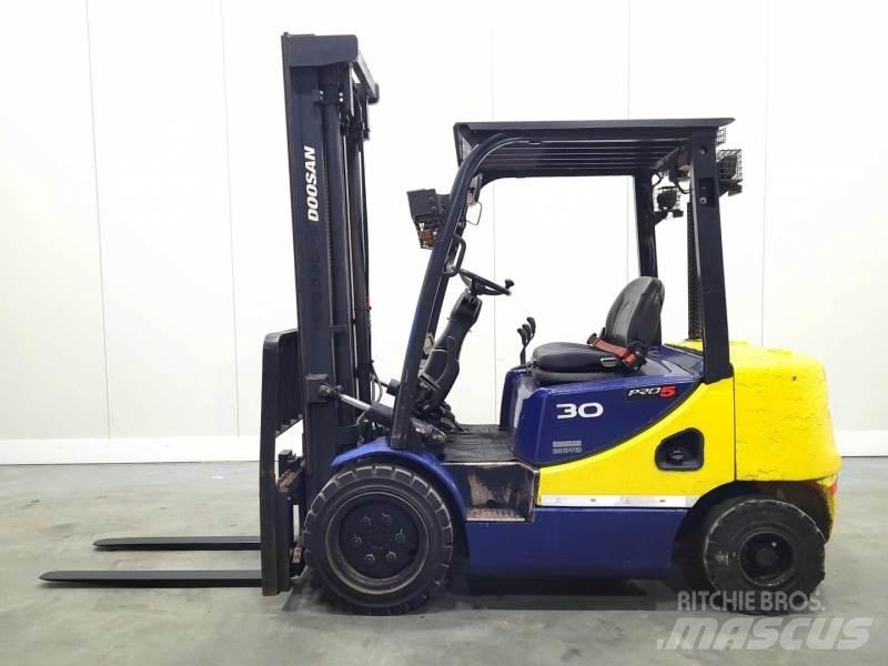 Doosan D30S-5 Chariots diesel