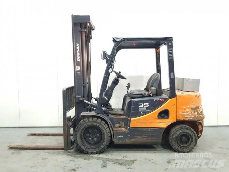 Doosan D35C-5 Chariots diesel