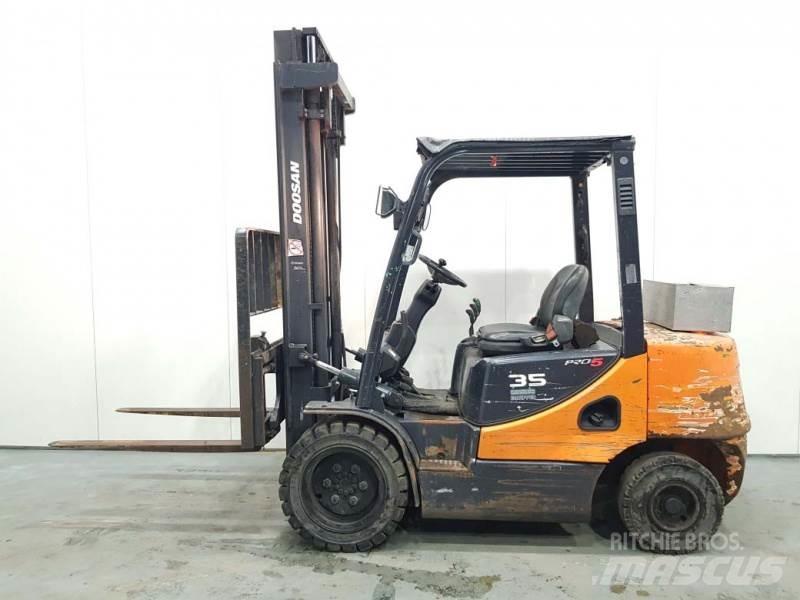 Doosan D35C-5 Chariots diesel