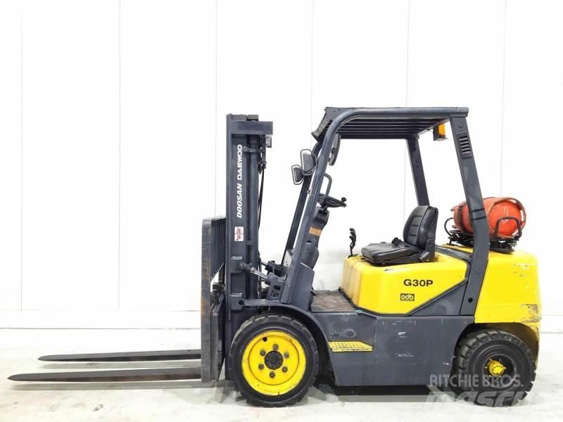 Doosan GP30-3 Chariots GPL
