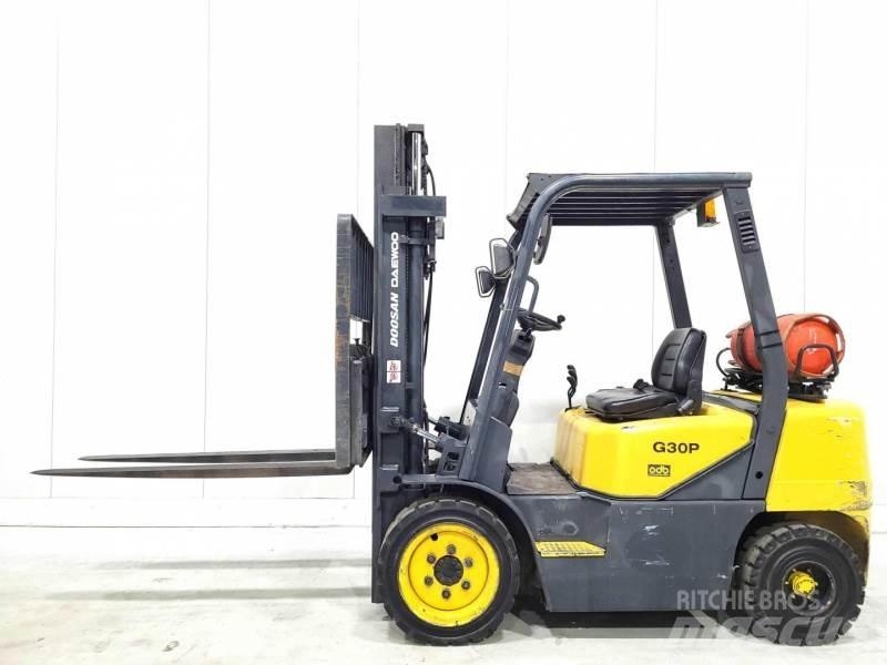 Doosan GP30-3 Chariots GPL