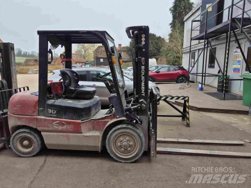 EP EFL302 410 Chariots élévateurs électriques