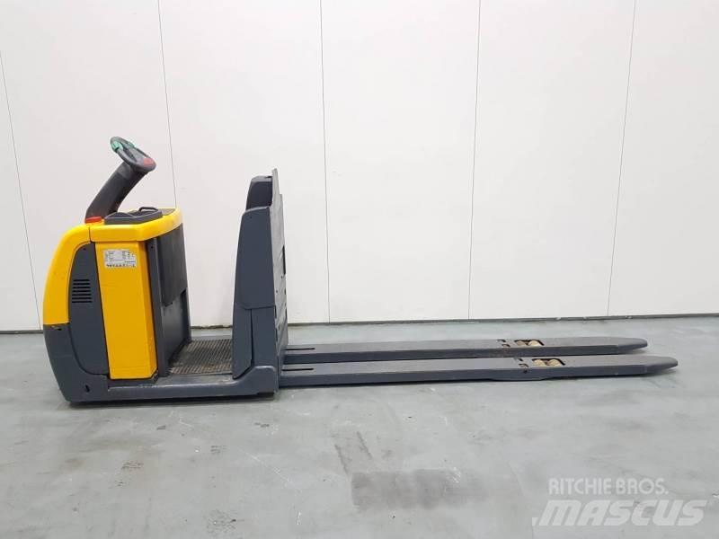 Jungheinrich ECE220 XL Préparateur de commande moyenne levée