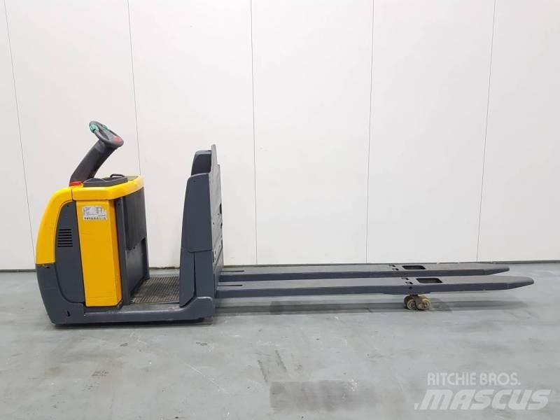 Jungheinrich ECE220 XL Préparateur de commande moyenne levée