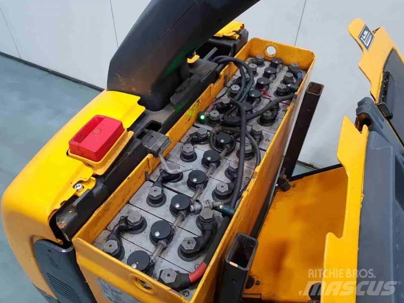 Jungheinrich ECE220 XL Préparateur de commande moyenne levée