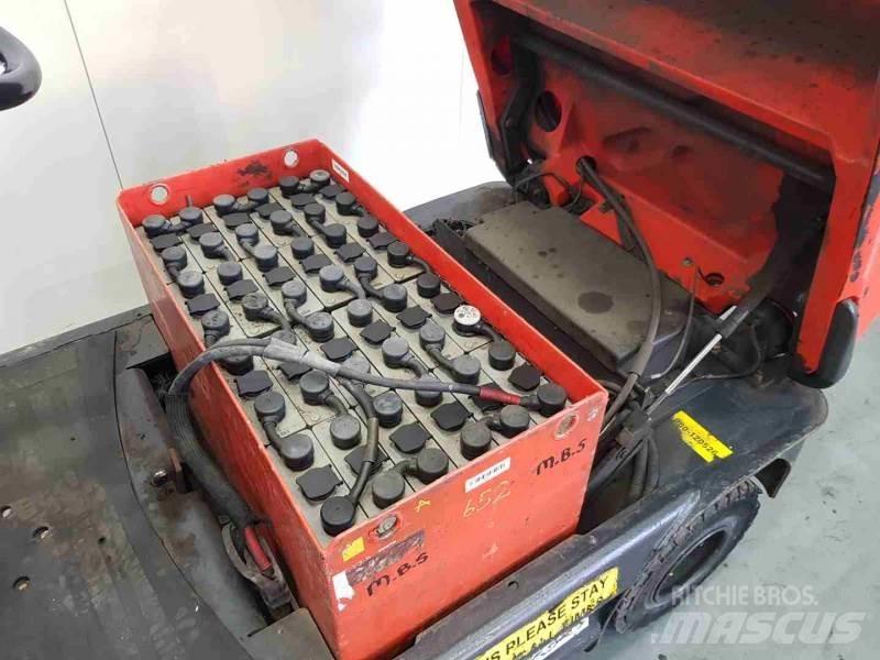 Linde P60 126 Chariot remorqueur