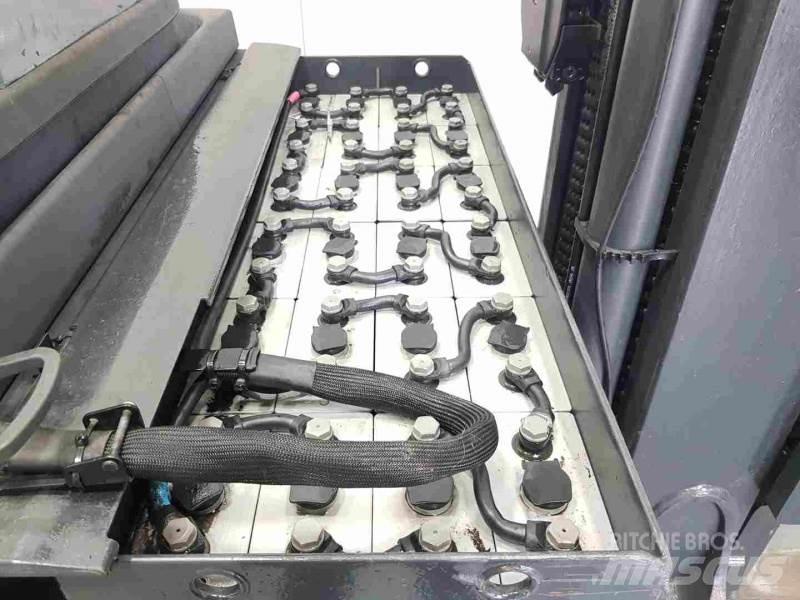 Linde R14HD-01 1120 Chariot à mât rétractable