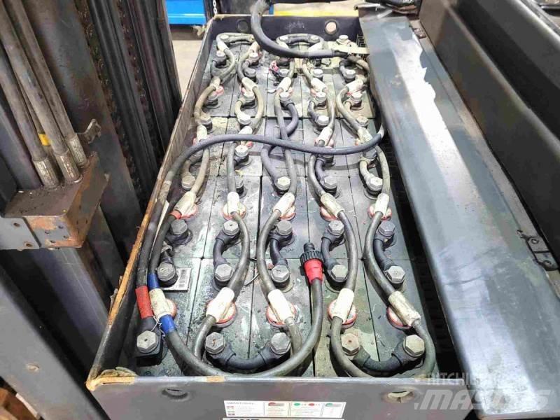 Linde R14N-01 Chariot à mât rétractable