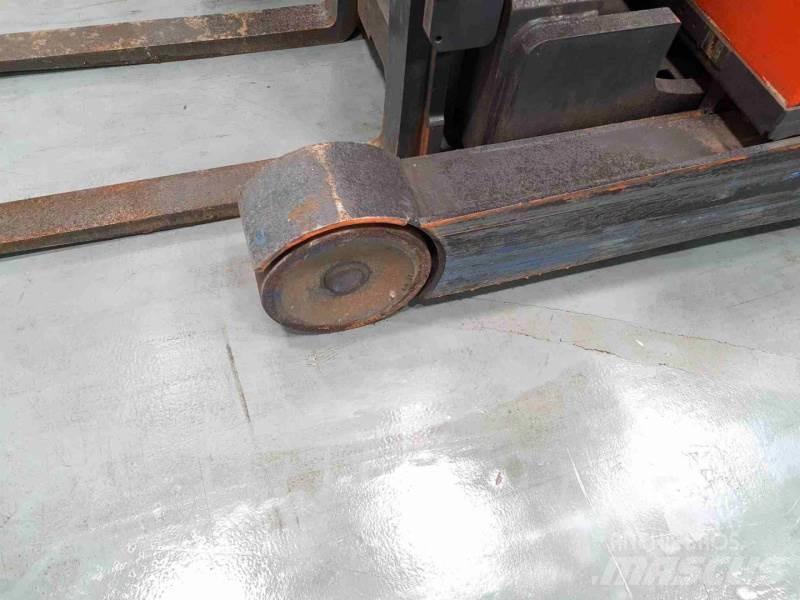 Linde R16HD-01 1120 Chariot à mât rétractable