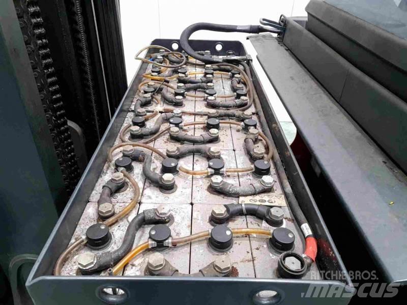 Linde R16HD-01 1120 Chariot à mât rétractable