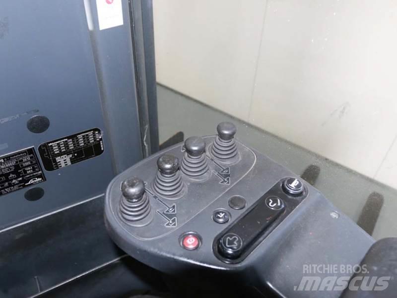Linde R16X-02 116 Chariot à mât rétractable