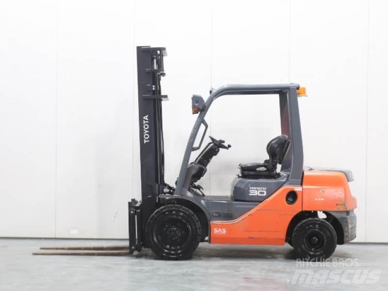 Toyota 02-8FDF30 Chariots diesel