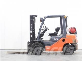 Toyota 02-8FGF30 Chariots GPL