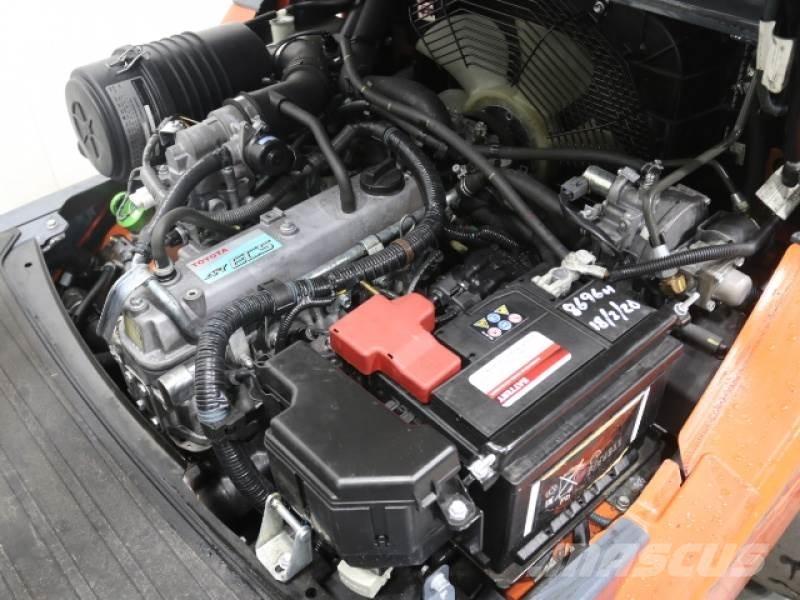 Toyota 02-8FGF30 Chariots GPL