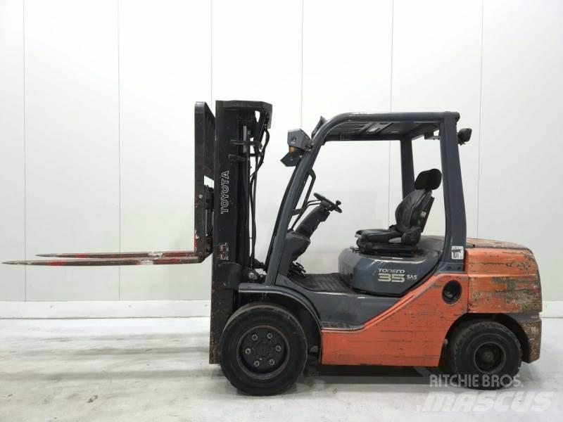Toyota 52-8FDJF35 Chariots diesel