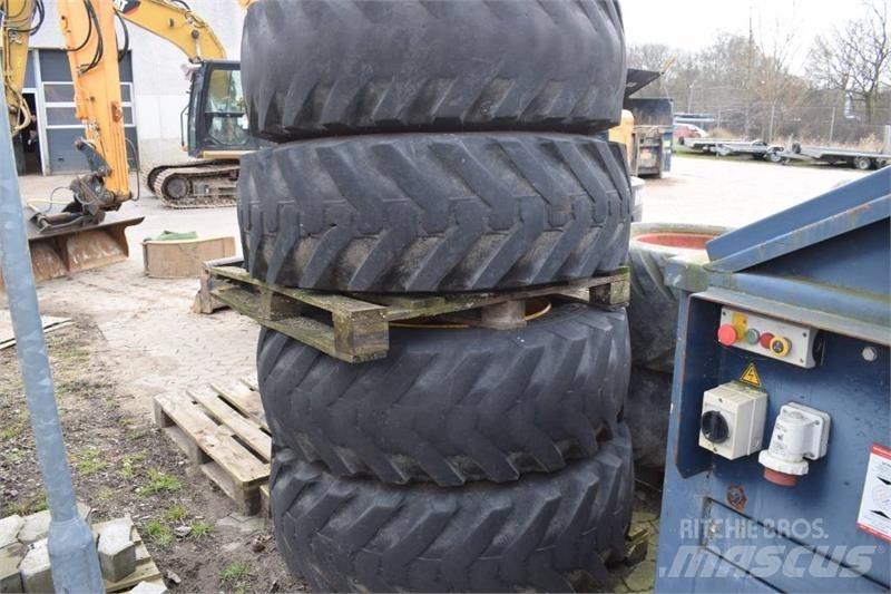 JCB 4 CX Pneus, roues et jantes