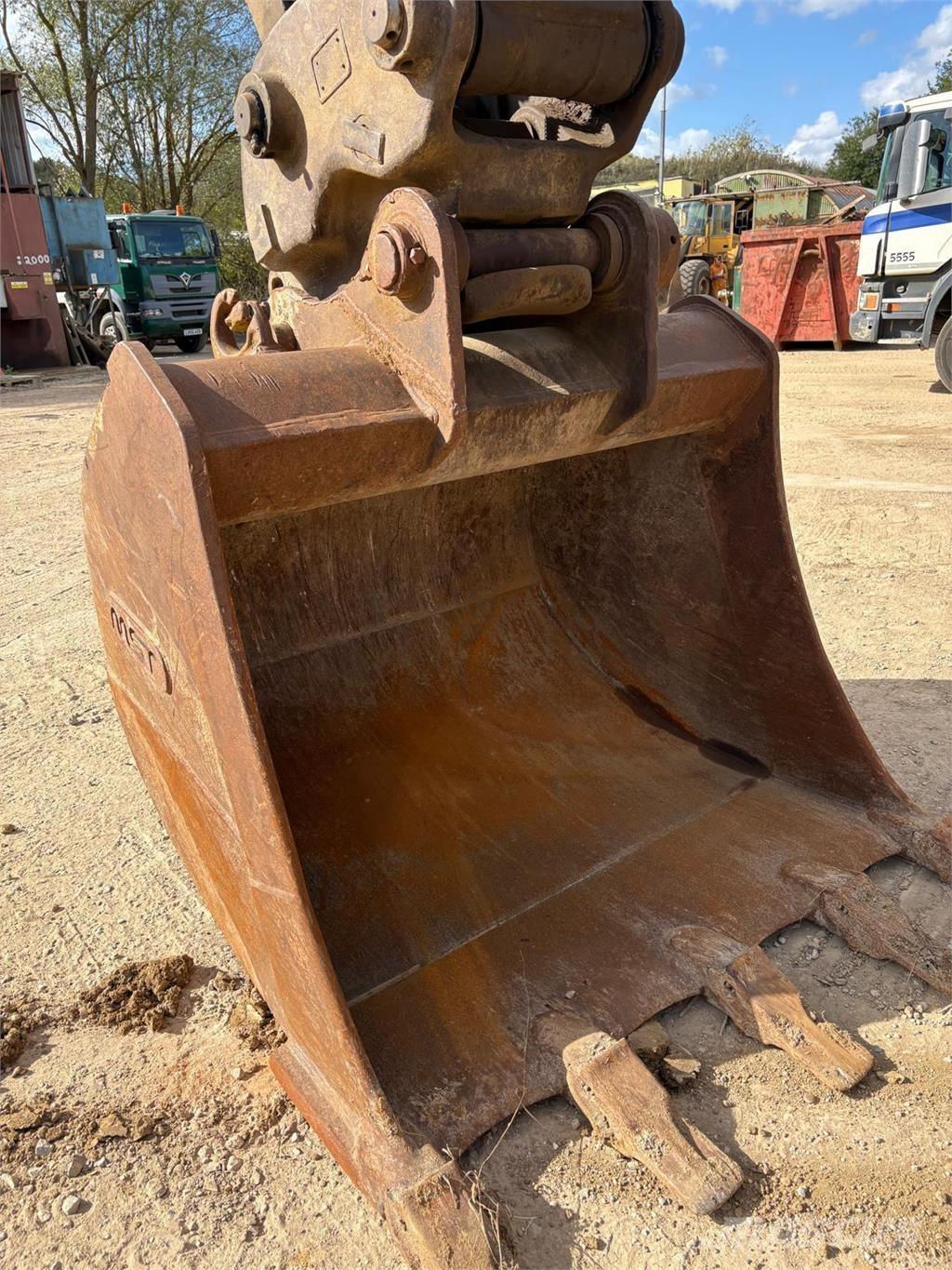 Volvo EC290BLC Pelle sur chenilles