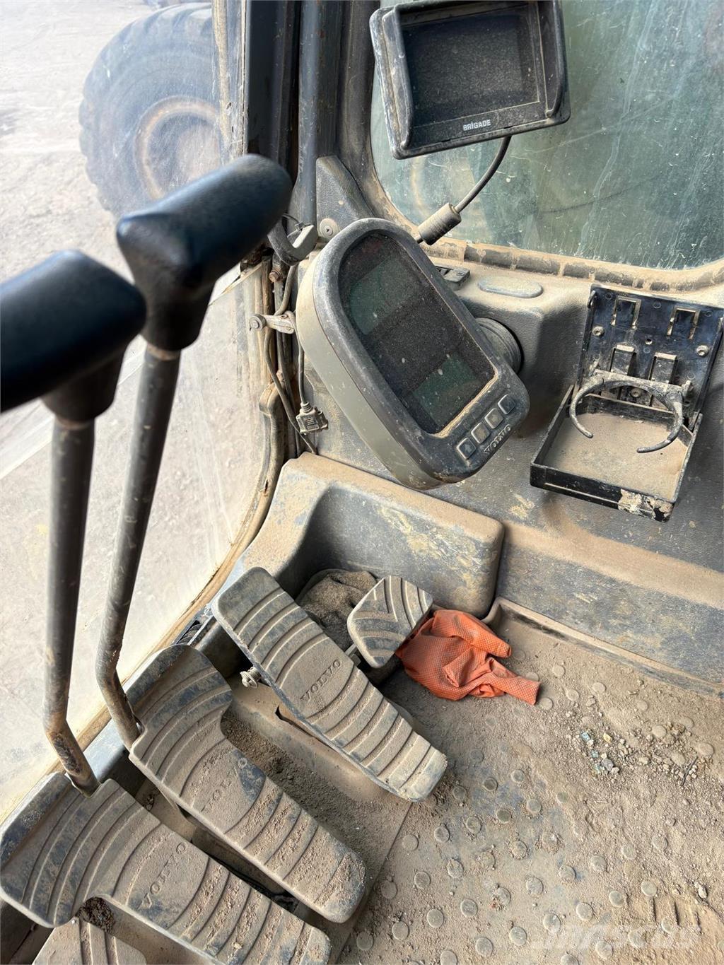 Volvo EC290BLC Pelle sur chenilles