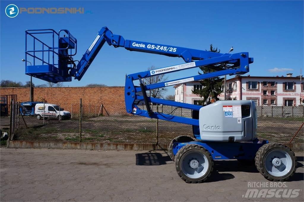 Genie Z45/25J Nacelles articulées