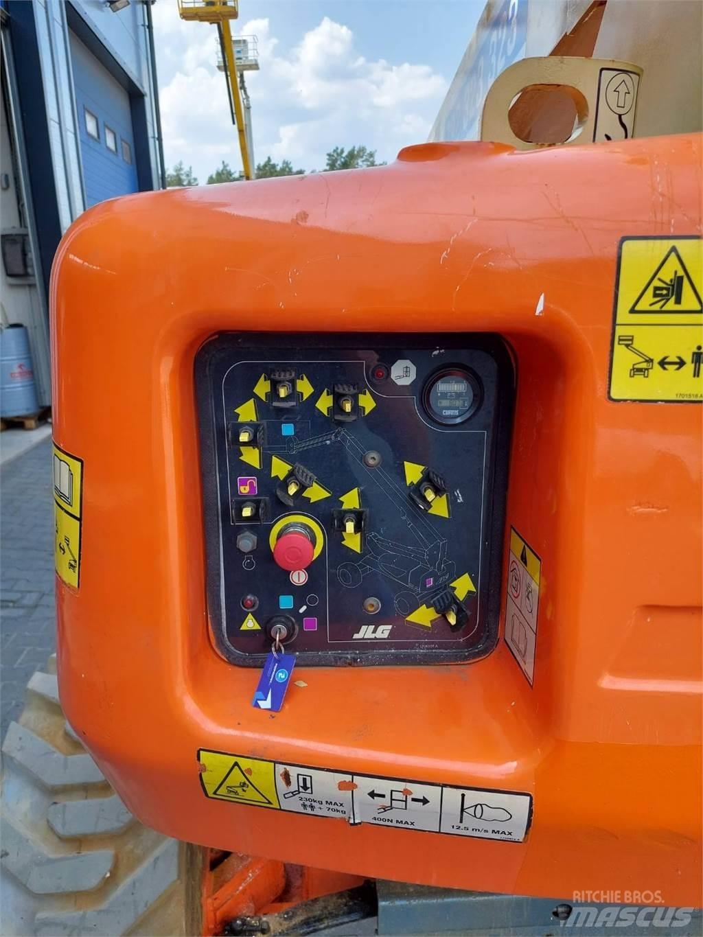 JLG M600JP Nacelles articulées