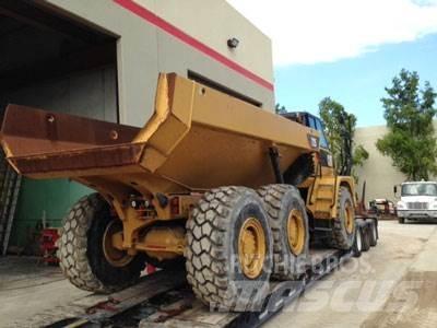 CAT 725 Tombereau articulé
