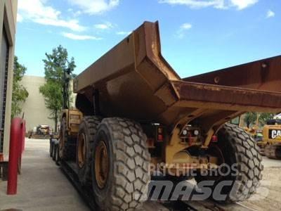 CAT 725 Tombereau articulé
