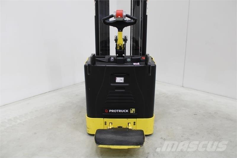 Hyster P2.0S Transpalette accompagnant porté debout