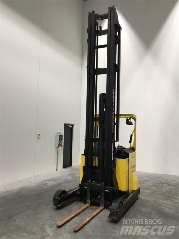 Hyster R2.0W Chariot à mât rétractable