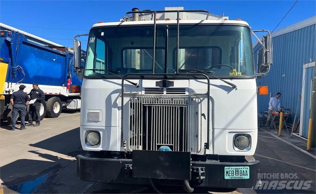 Autocar WX64 Camion poubelle