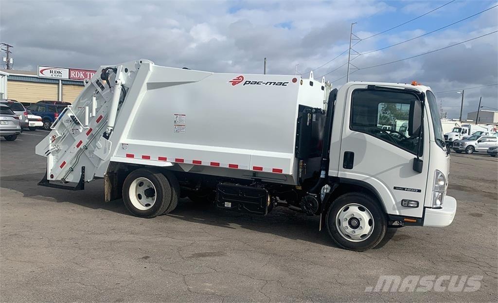 Isuzu NRR Camion poubelle