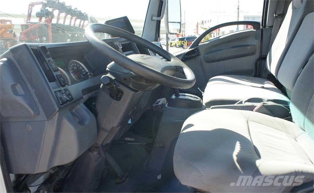 Isuzu NRR Camion poubelle